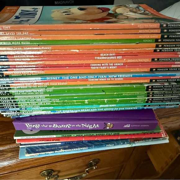 FREE BOOK WITH PURCHASE OF CHILDREN’S CLOTHES - Picture 1 of 1